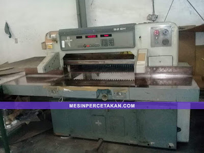 Mesin Potong Kertas POLAR 92 EM POLAR 92 EM